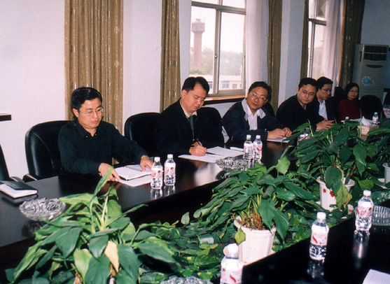 2005年5月長城集團(tuán)陳董事長一行4人來廠考察