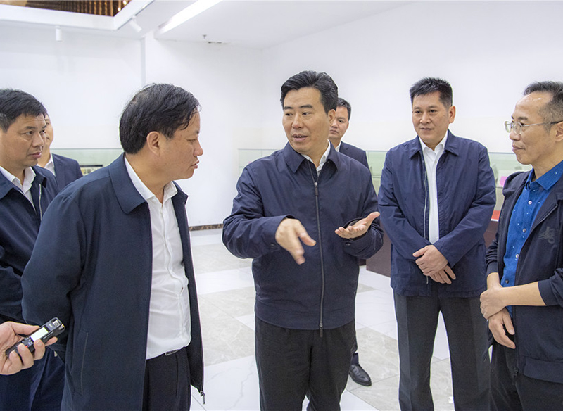 懷化市市長黎春秋在懷化建南機(jī)器廠調(diào)研
